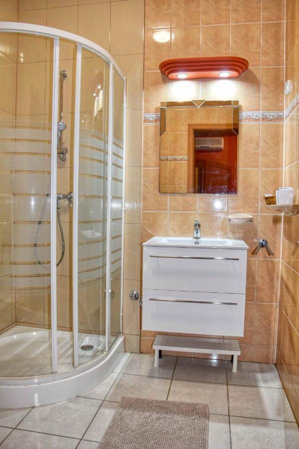 Hotel Penta Lux Tata Εξωτερικό φωτογραφία