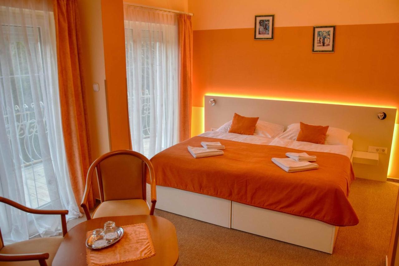 Hotel Penta Lux Tata Εξωτερικό φωτογραφία