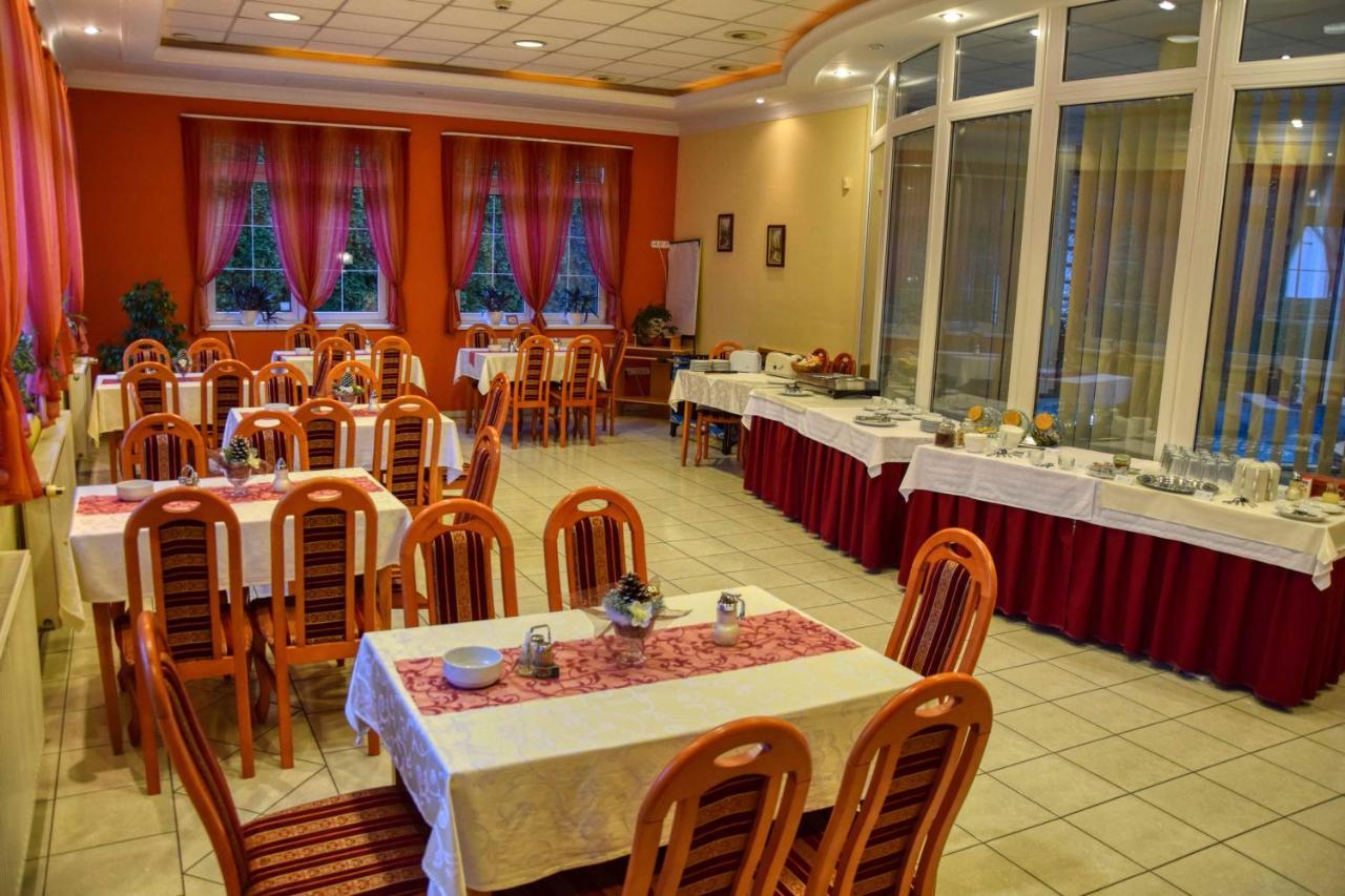 Hotel Penta Lux Tata Εξωτερικό φωτογραφία