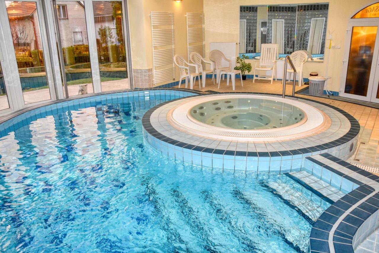 Hotel Penta Lux Tata Εξωτερικό φωτογραφία