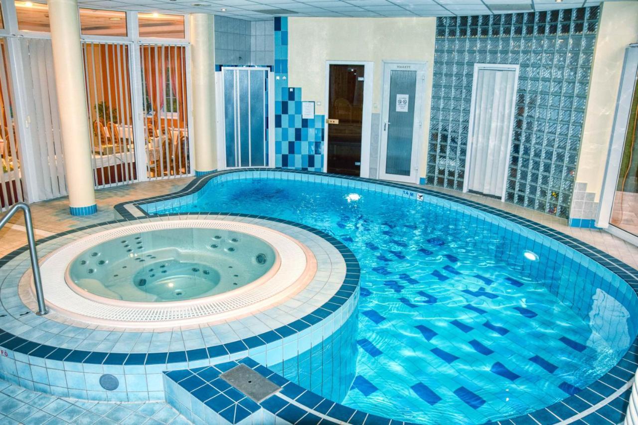 Hotel Penta Lux Tata Εξωτερικό φωτογραφία