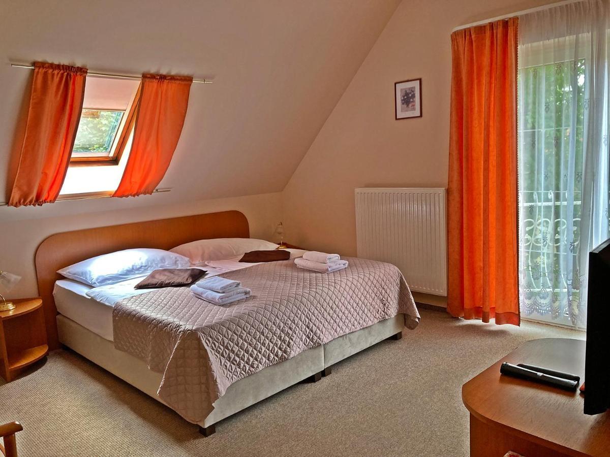 Hotel Penta Lux Tata Εξωτερικό φωτογραφία