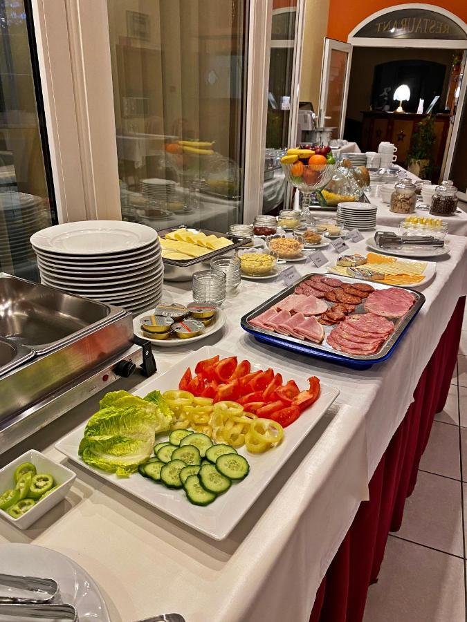 Hotel Penta Lux Tata Εξωτερικό φωτογραφία