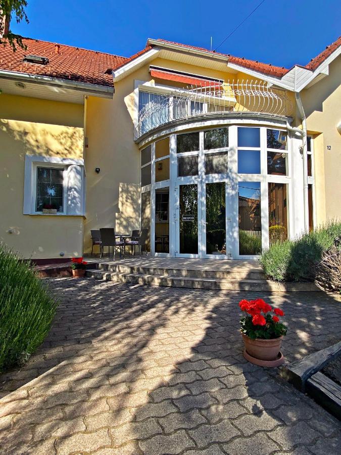 Hotel Penta Lux Tata Εξωτερικό φωτογραφία